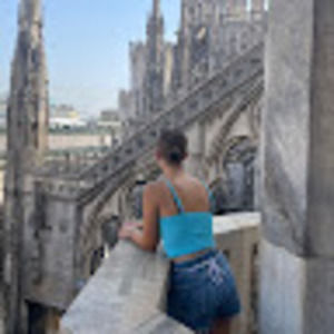 Meet your Posher, Lara